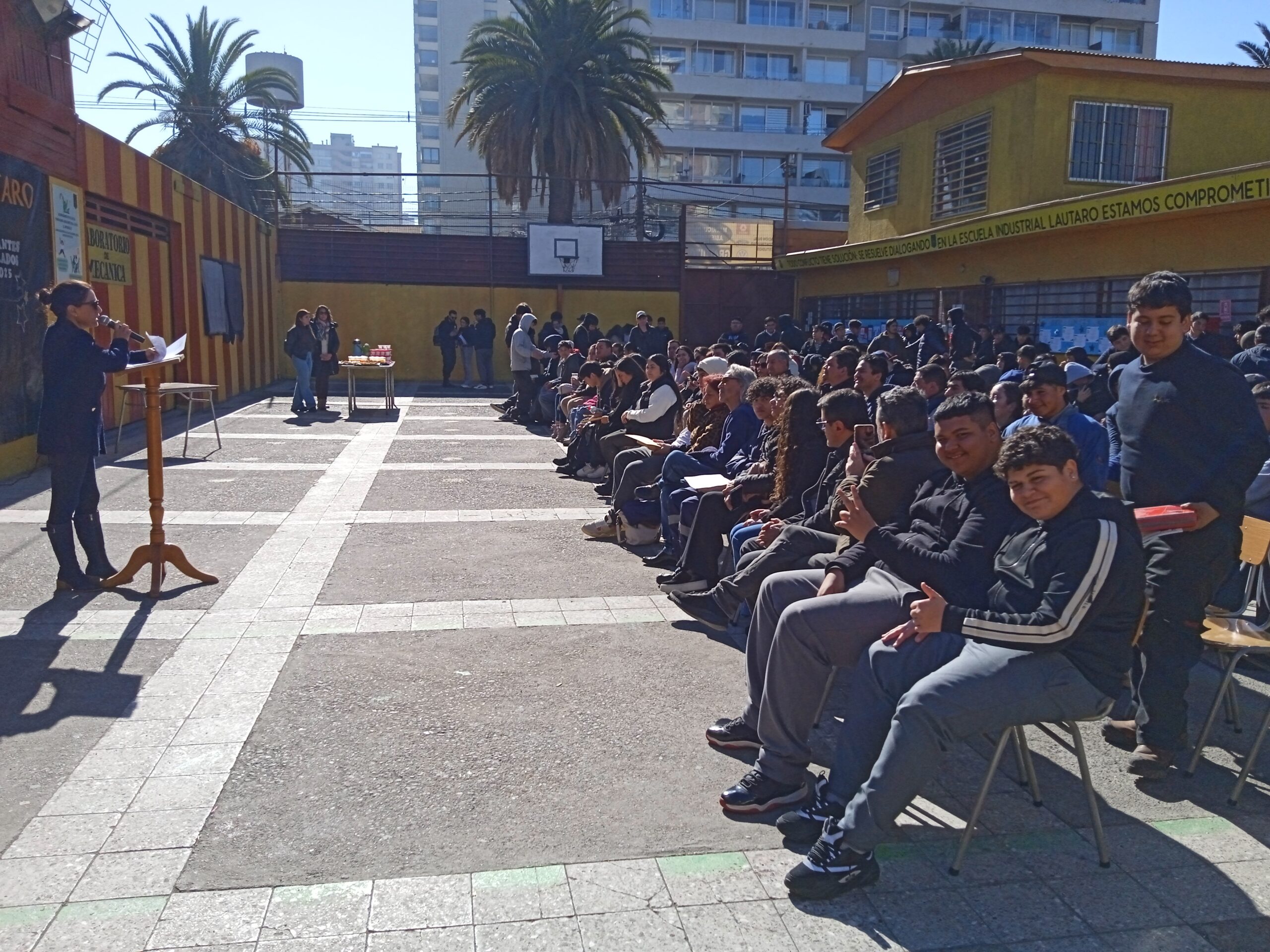 Momento de la vida escolar — Escuela Industrial Particular Lautaro
