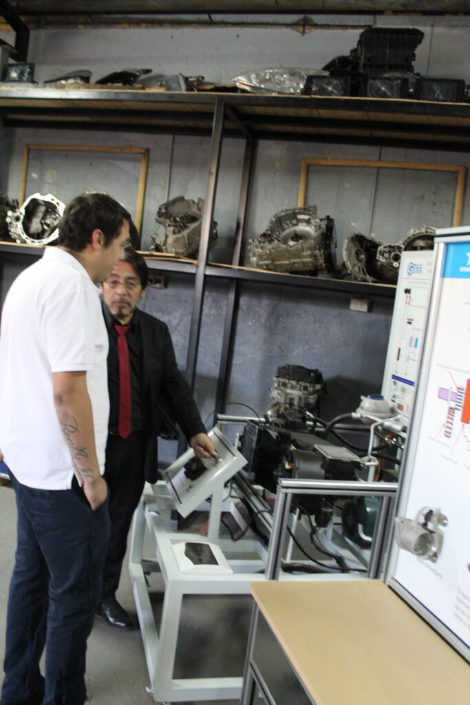 Inauguración Laboratorio de Mecánica Automotriz